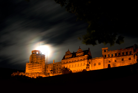 Das Heidelberger Schloss in einer Vollmondnacht