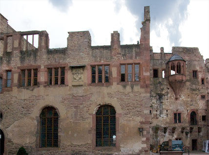 Ruine des Ruprechtsbaus vom Schlosshof aus gesehen