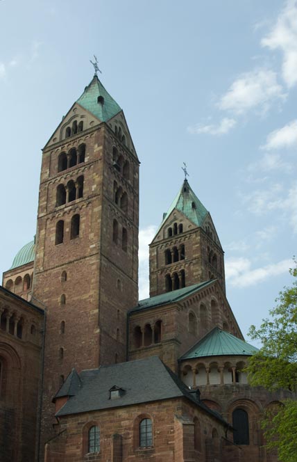 Der Ostchor des Kaiserdoms zu Speyer mit den Doppeltürmen